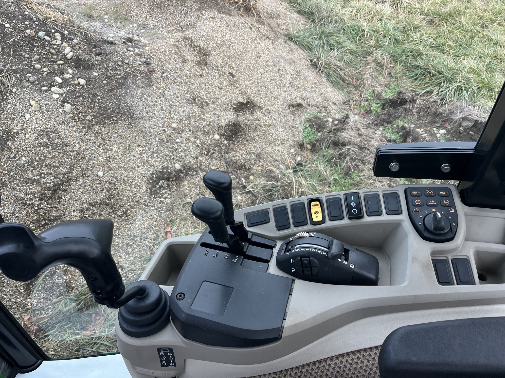 2025 John Deere 4044R Image 7