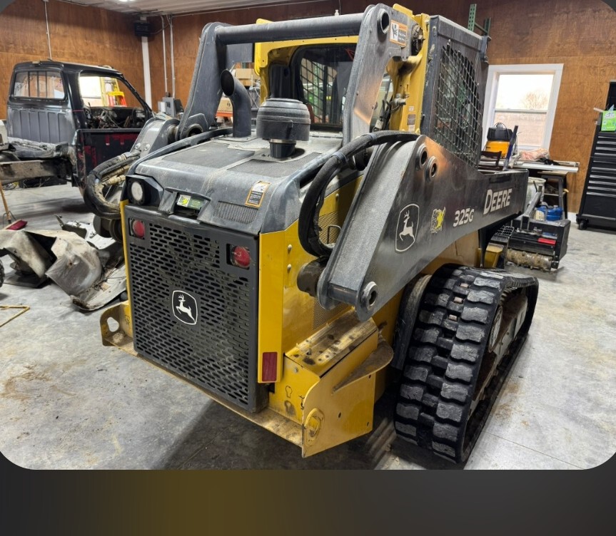2019 John Deere 325G Image 3