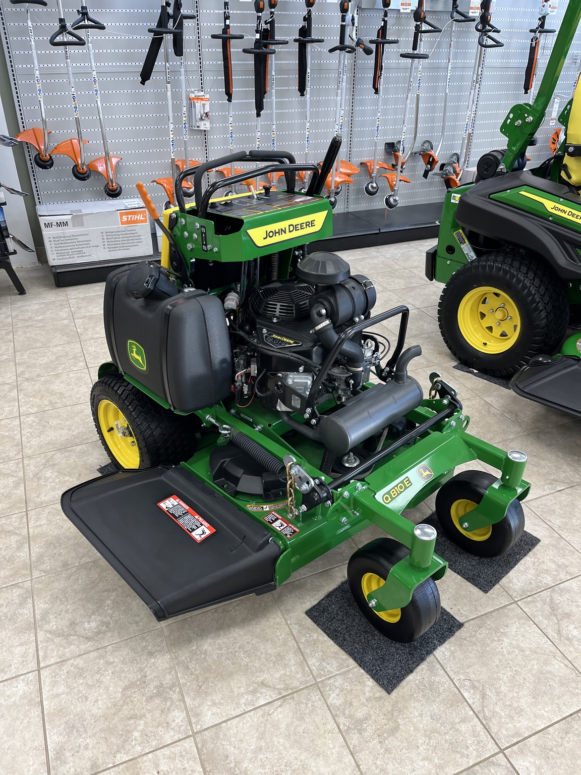 2025 John Deere Q810E Image 1