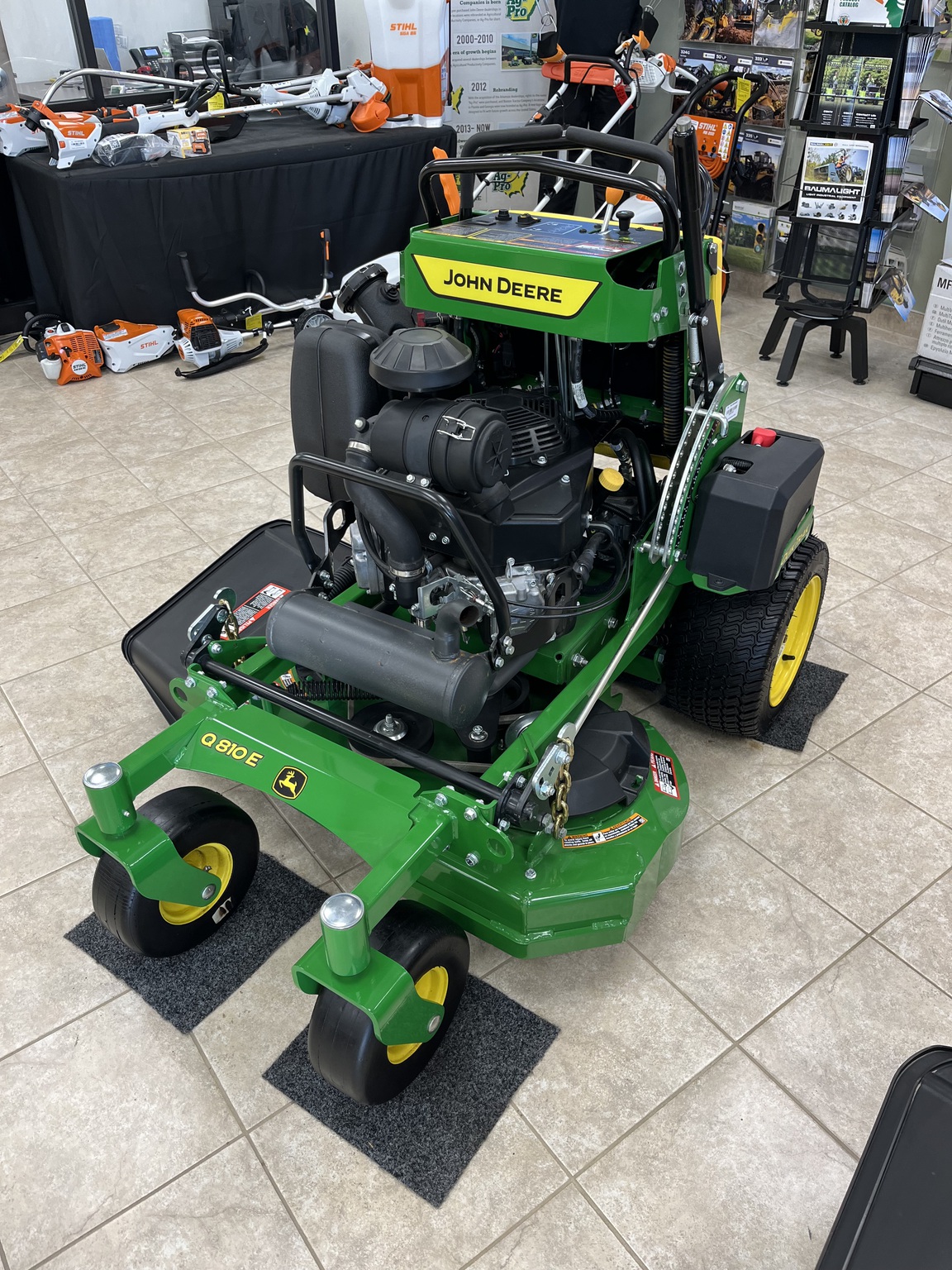 2025 John Deere Q810E Image 2