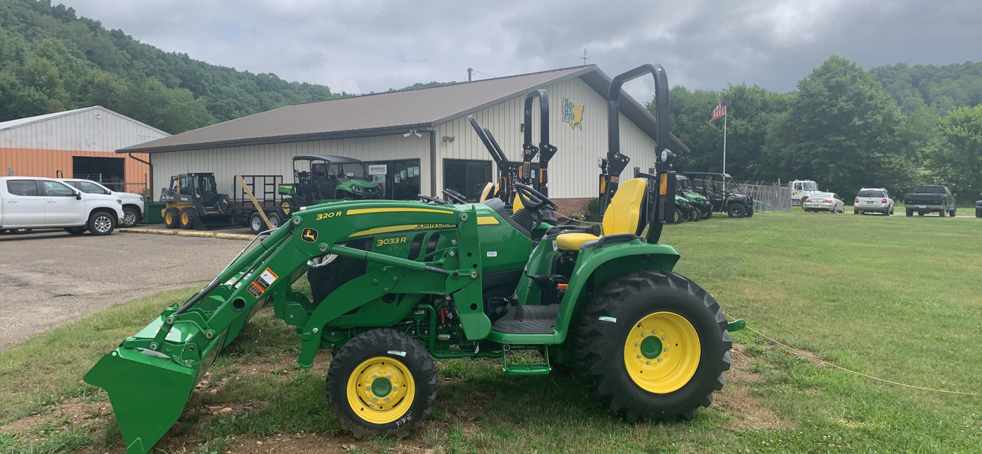 2025 John Deere 3033R Image 1