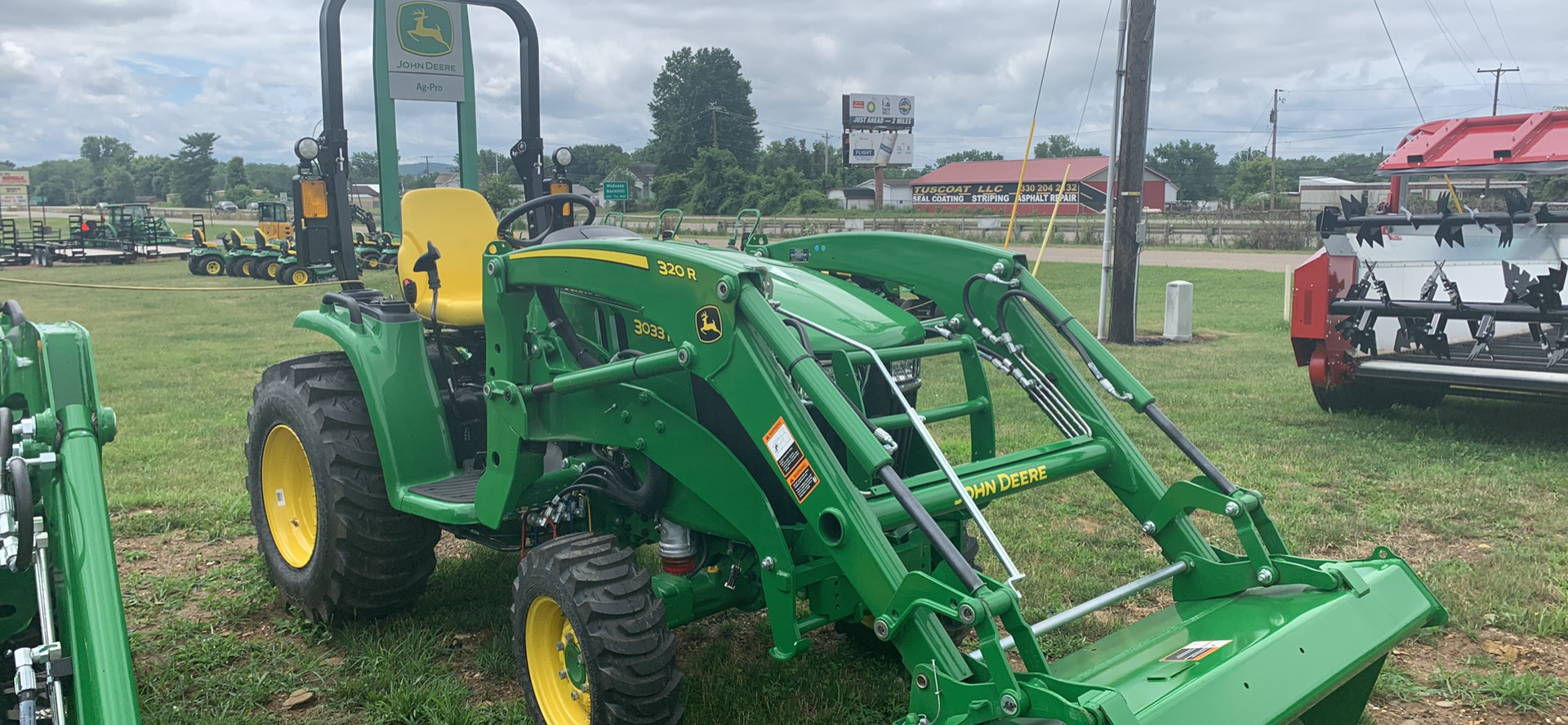 2025 John Deere 3033R Image 3