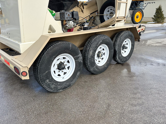 2013 Unverferth 3750XL