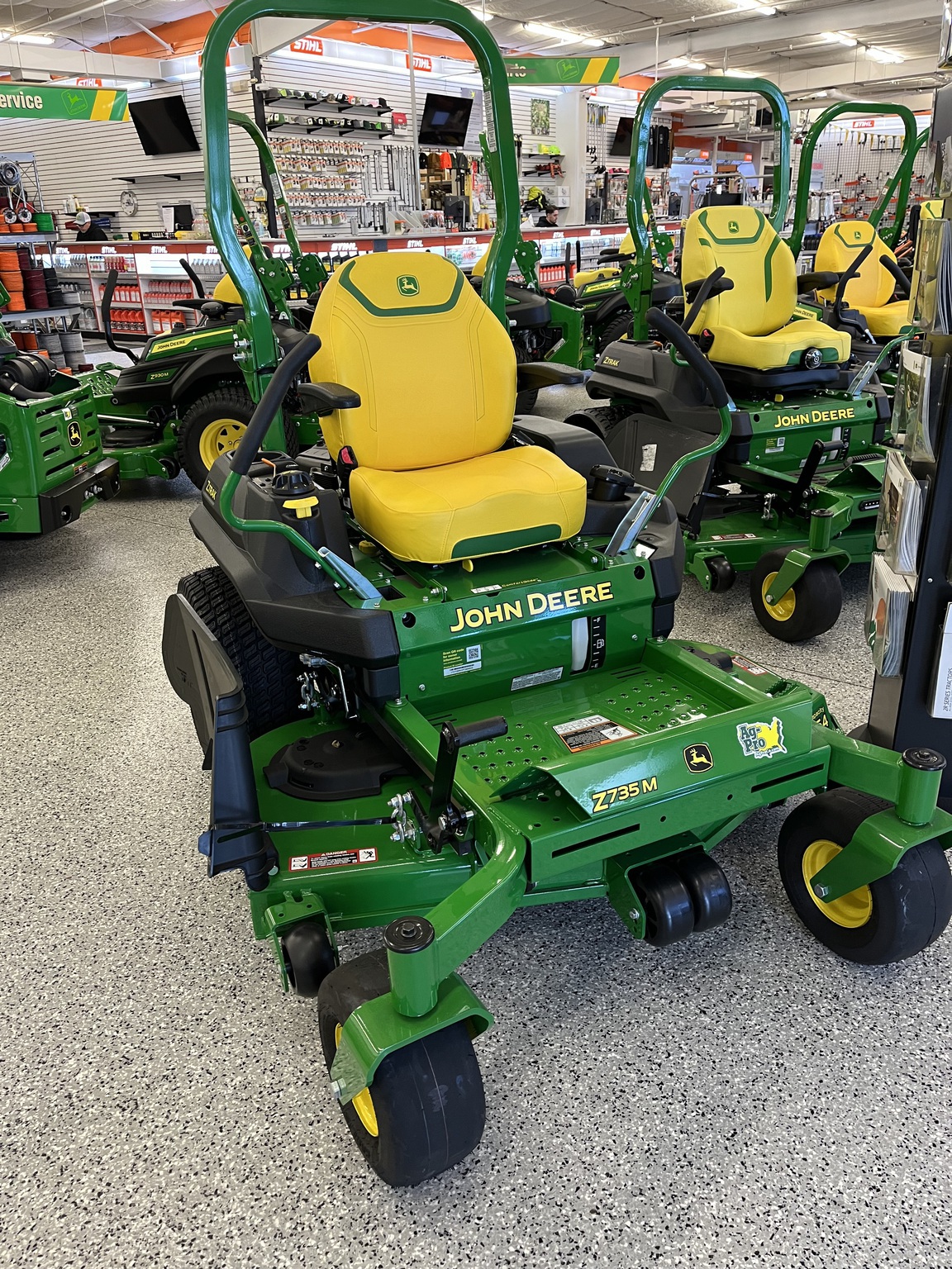 2026 John Deere Z735M Image 1