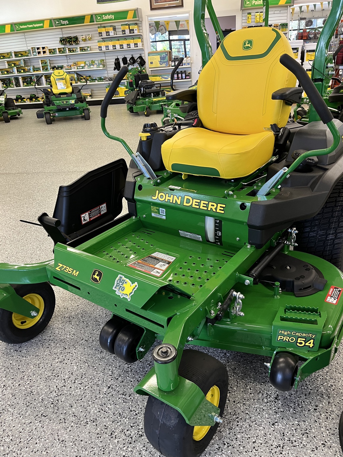 2026 John Deere Z735M Image 4