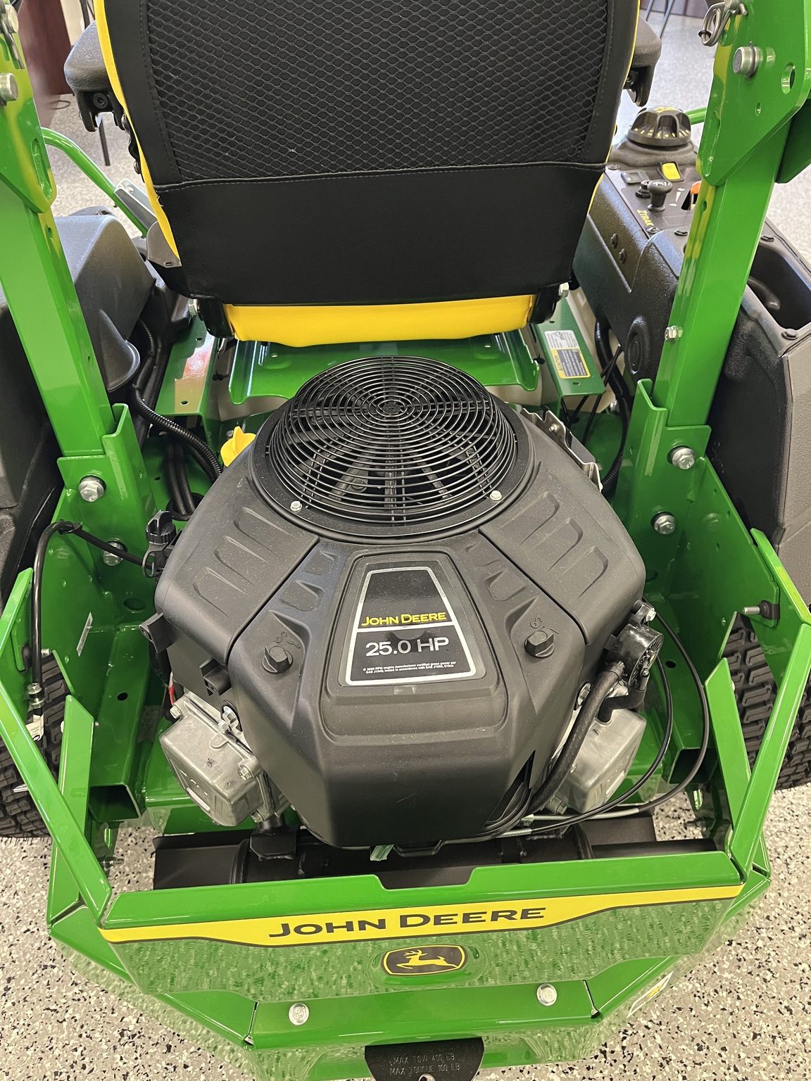 2026 John Deere Z735M Image 2