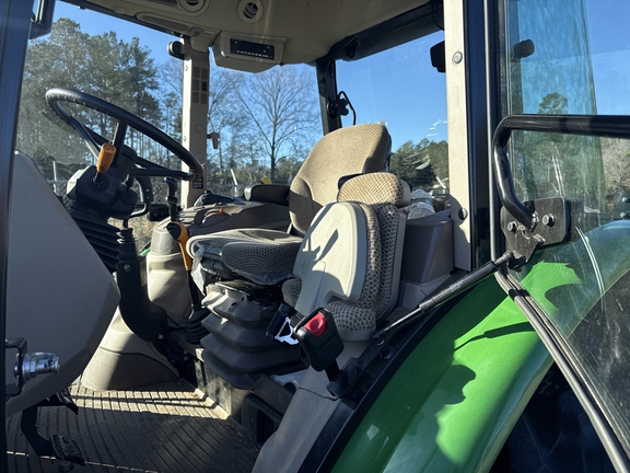 2024 John Deere 5105M Photo 5