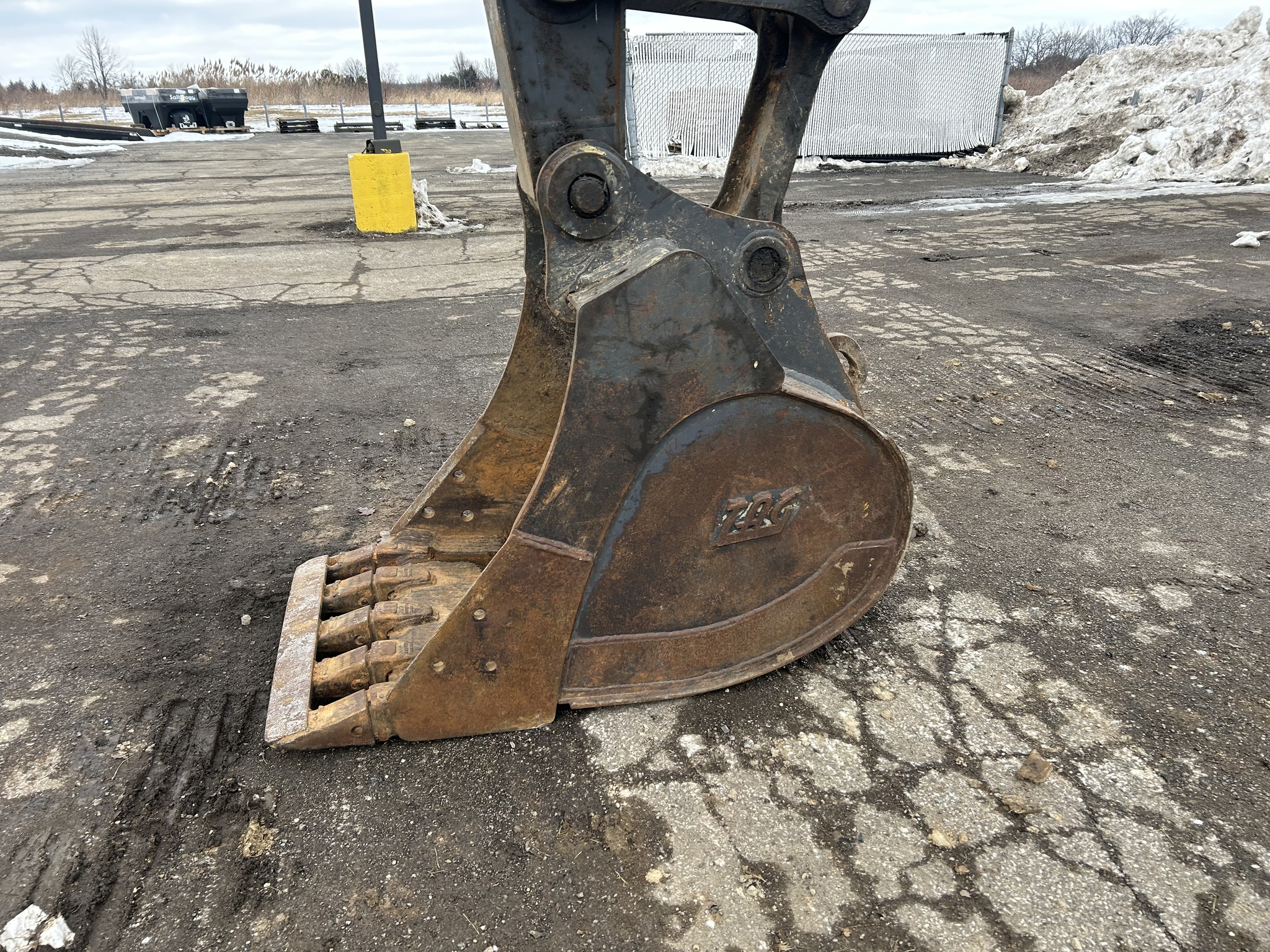 2023 John Deere 245G LC Image 5