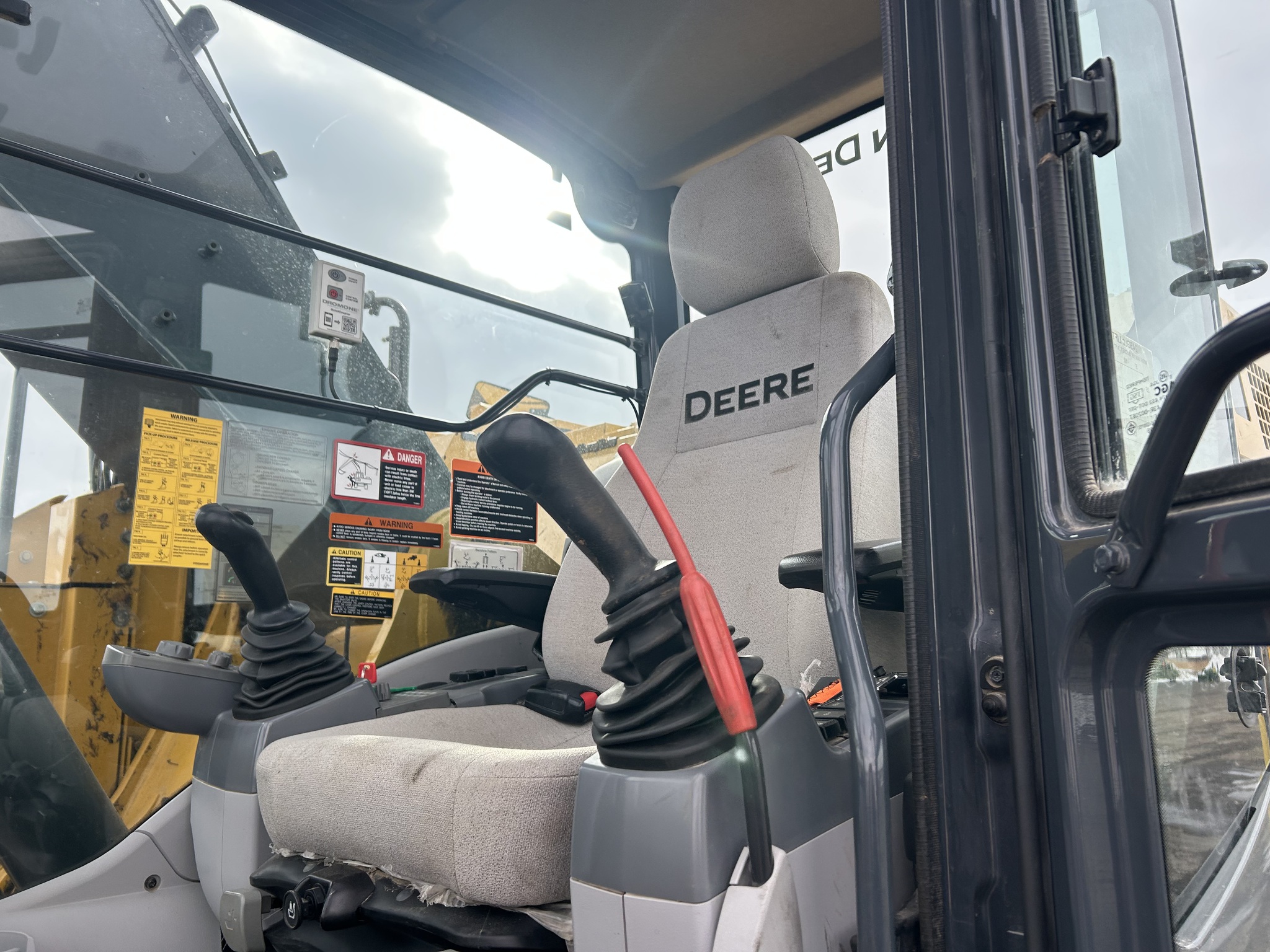 2023 John Deere 245G LC Image 15