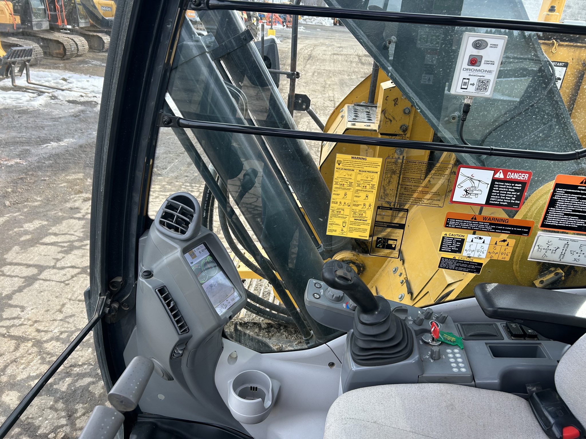 2023 John Deere 245G LC Image 16