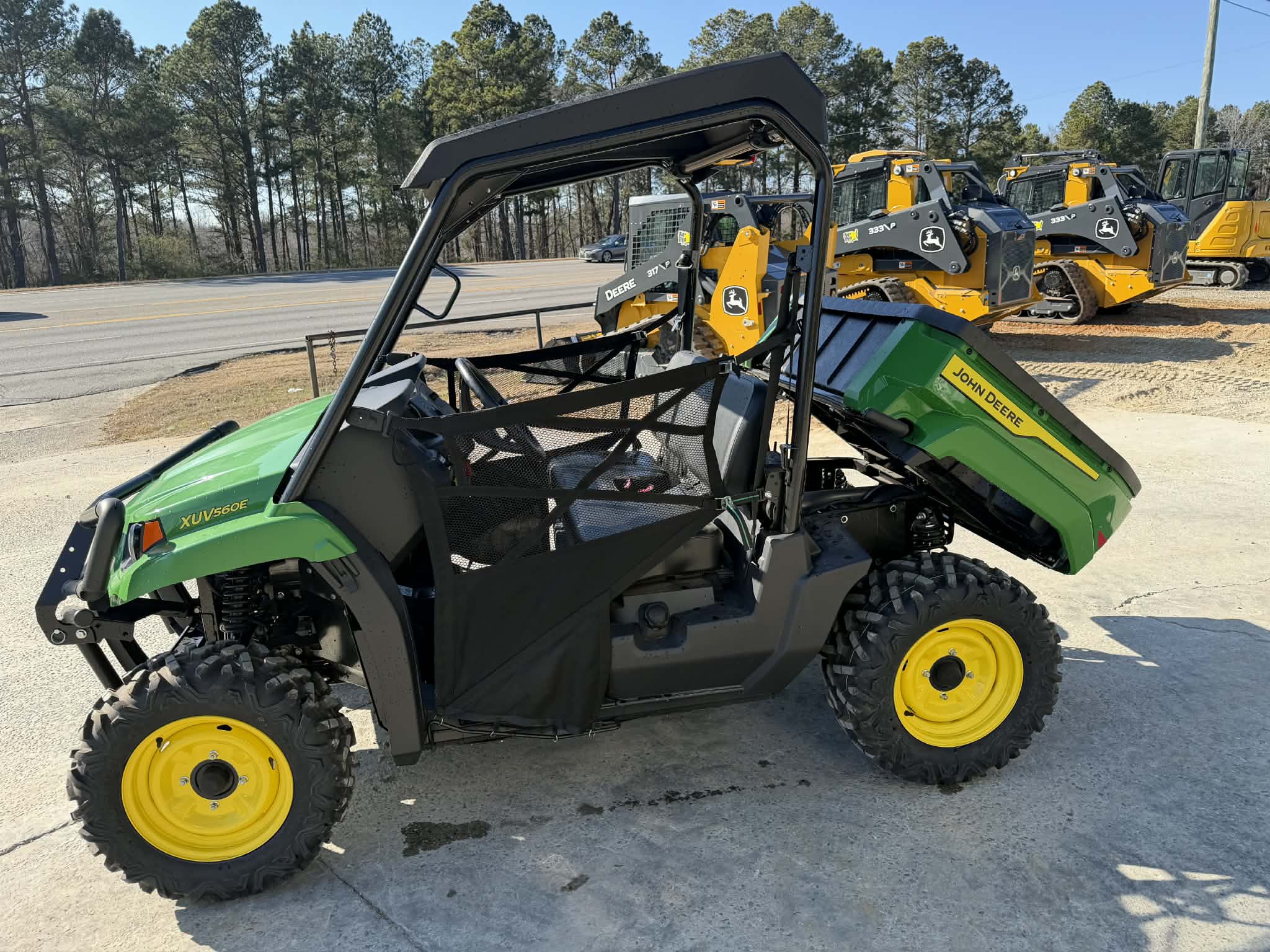 2025 John Deere XUV 560E Image 9