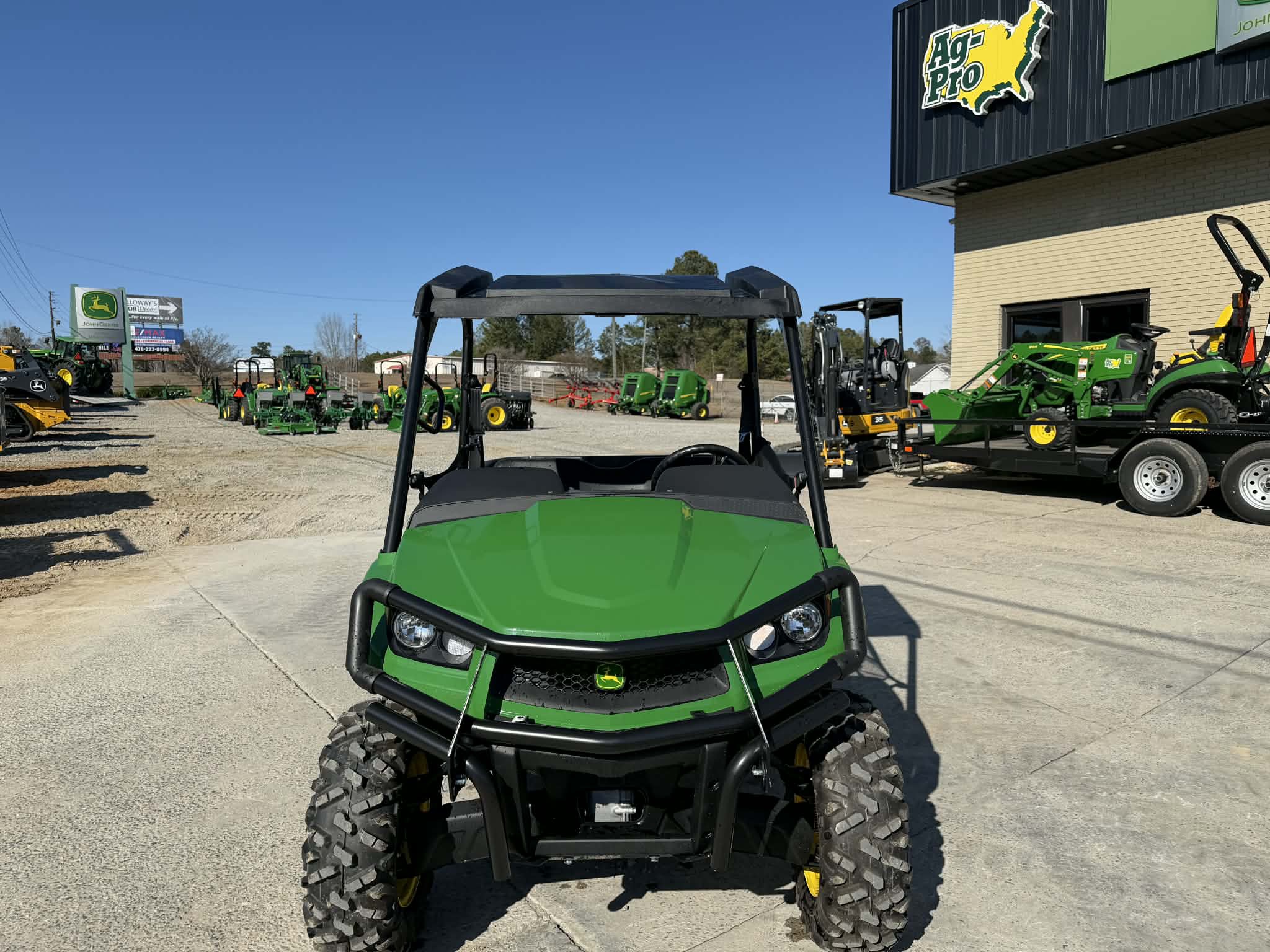 2025 John Deere XUV 560E Image 5