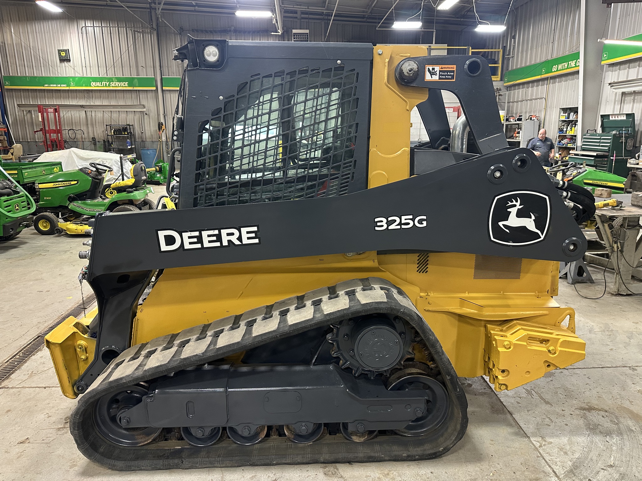 2021 John Deere 325G Image 3