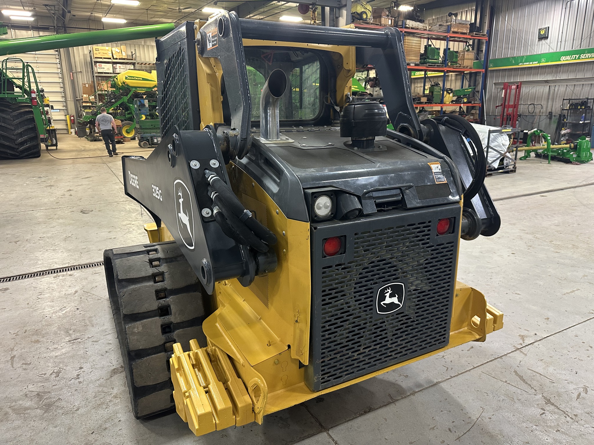 2021 John Deere 325G Image 4