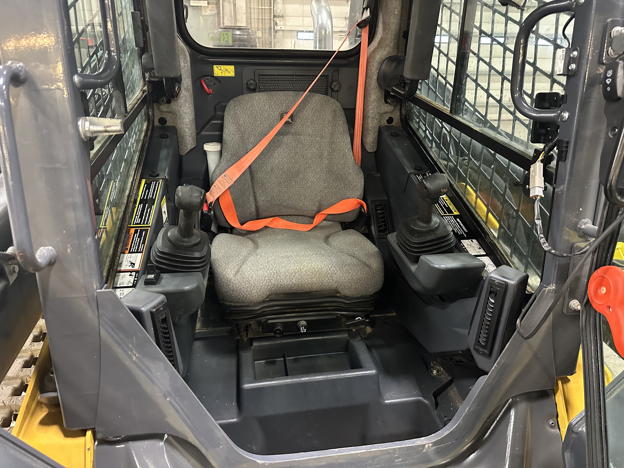 2021 John Deere 325G Image 17