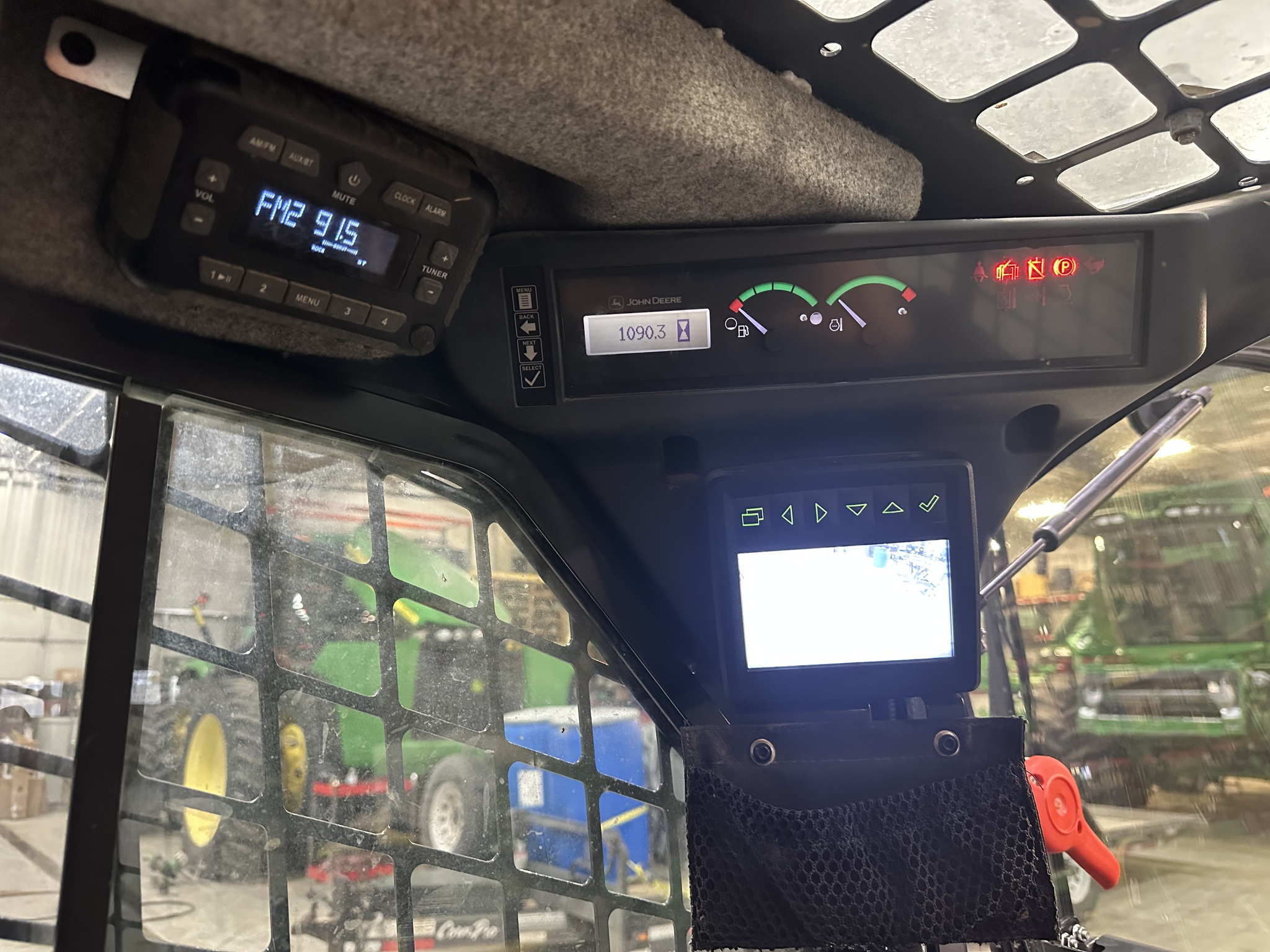 2021 John Deere 325G Image 15