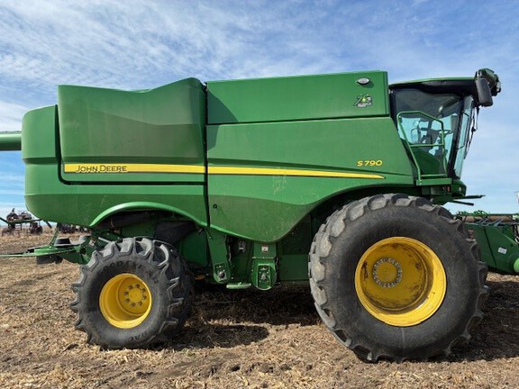 2022 John Deere S790 Used Equipment