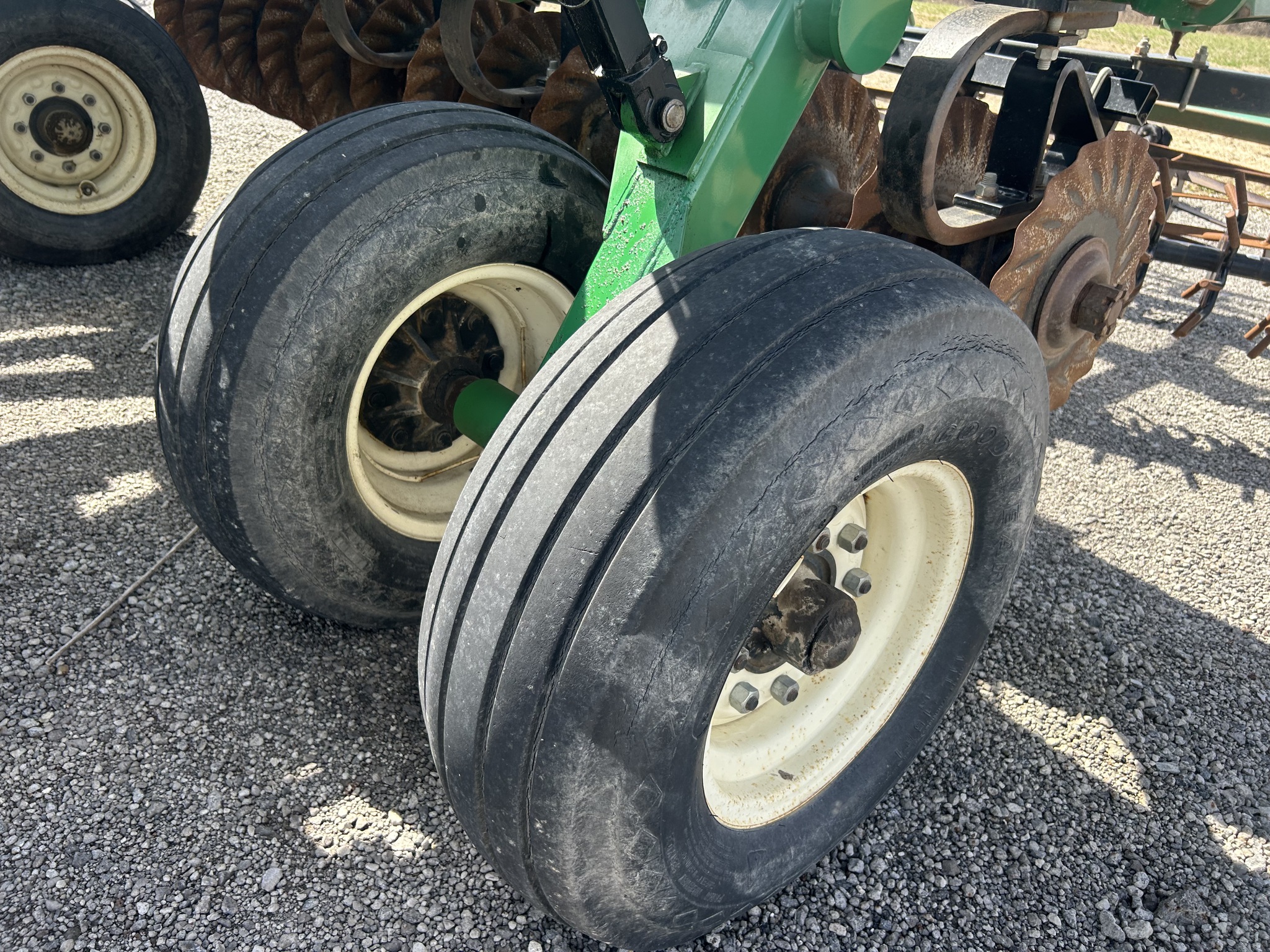 Great Plains 2400TT Image 15