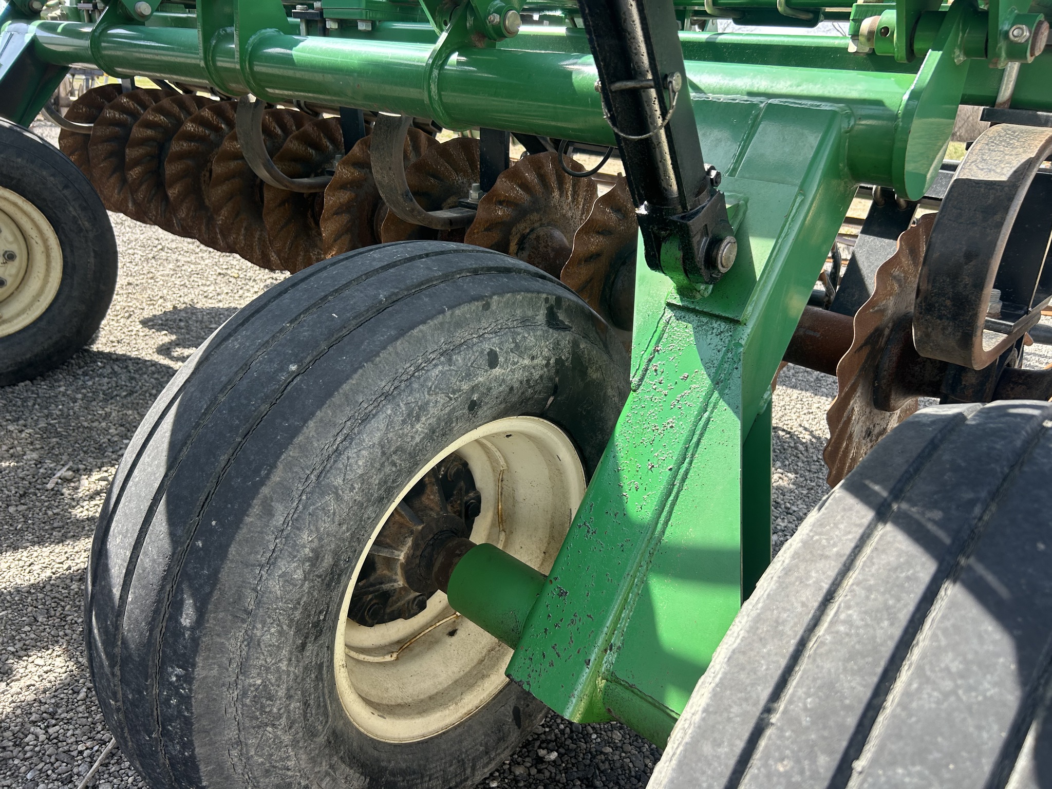 Great Plains 2400TT Image 19