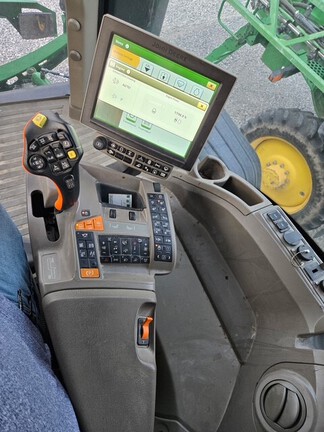 Photo of 2023 John Deere 600R