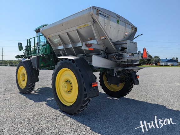 Photo of 2023 John Deere 600R