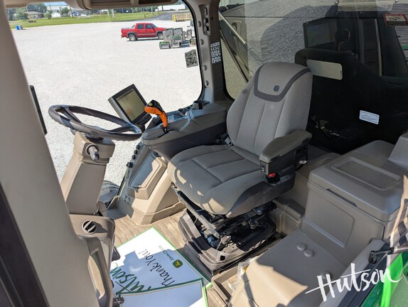 Photo of 2023 John Deere 600R