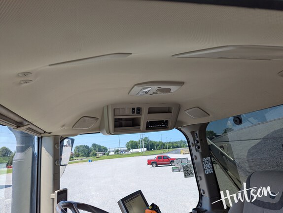 Photo of 2023 John Deere 600R