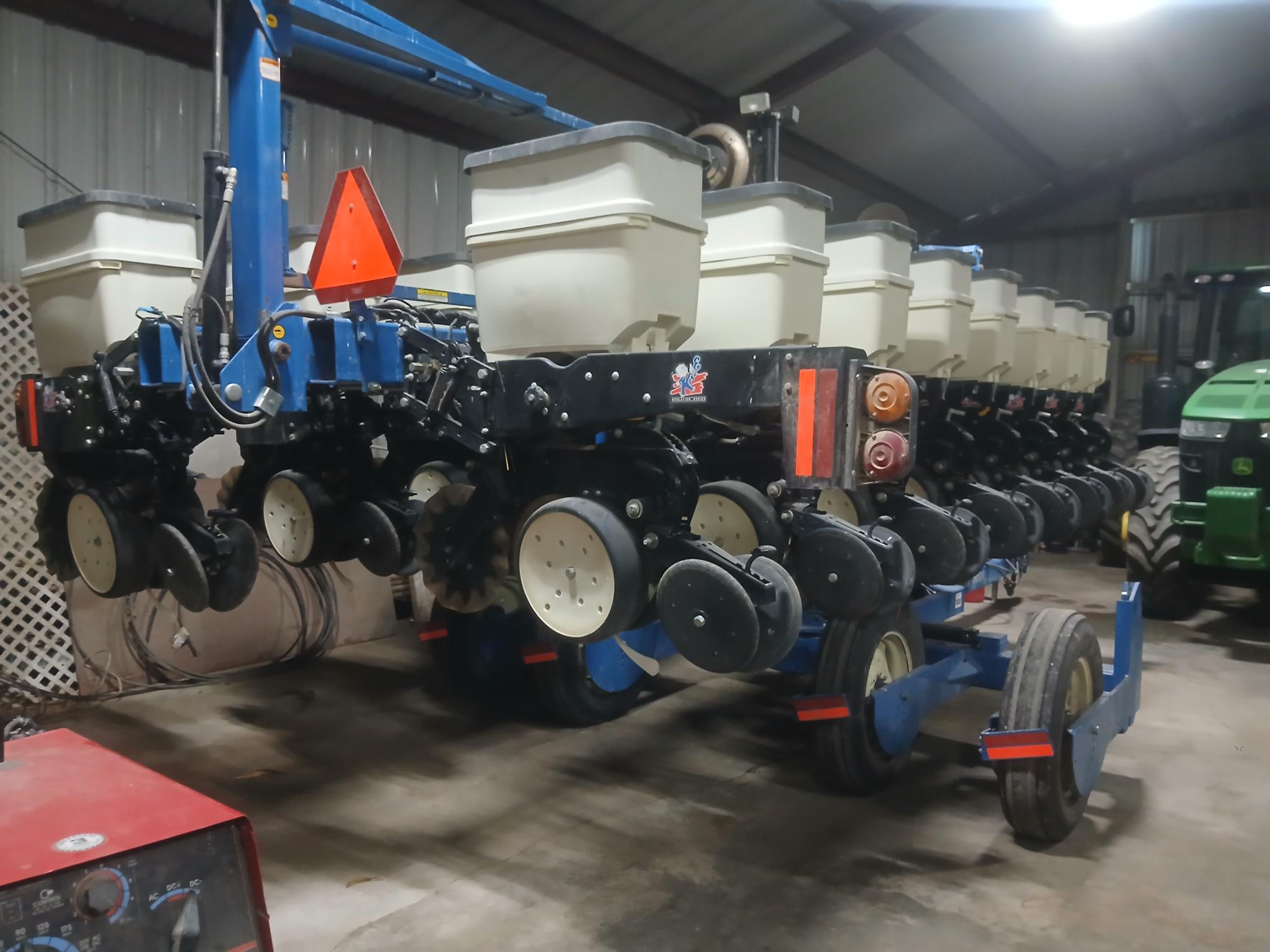 2010 Kinze 3500 Image 1