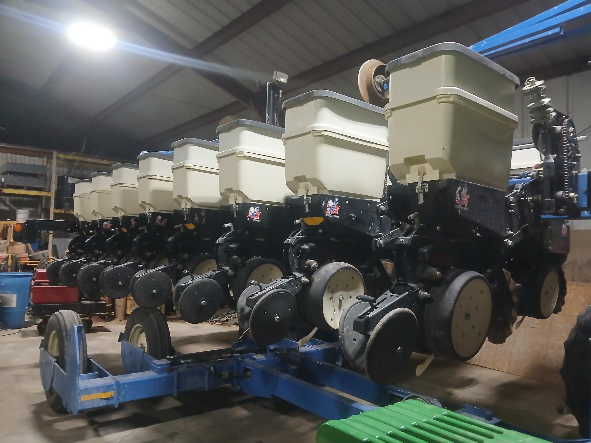 2010 Kinze 3500 Image 3