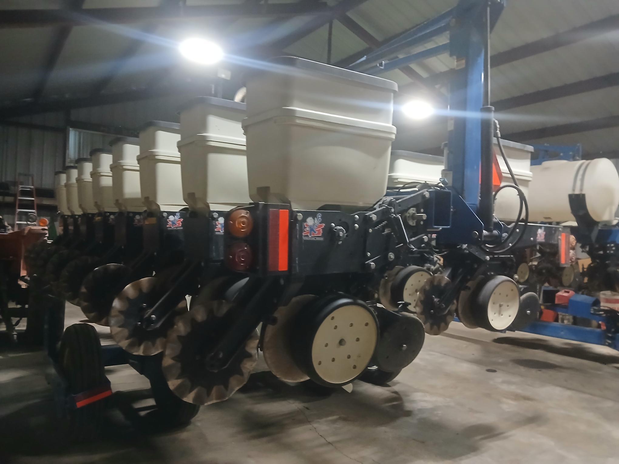 2010 Kinze 3500 Image 2