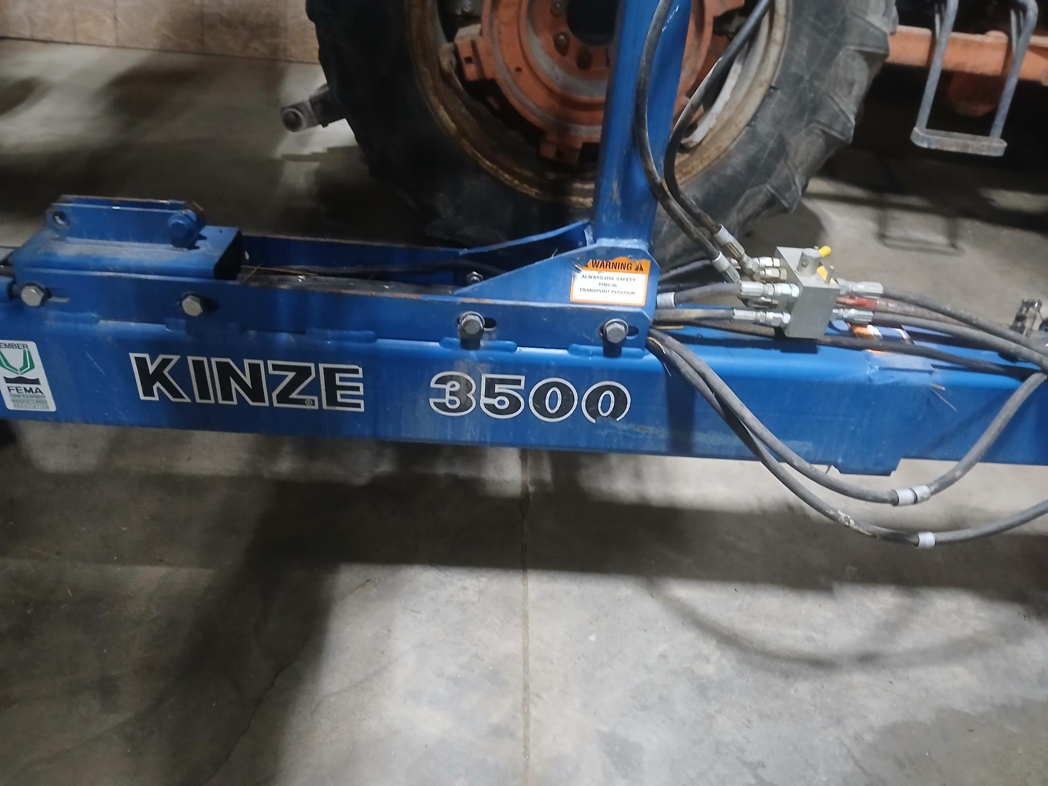 2010 Kinze 3500 Image 7