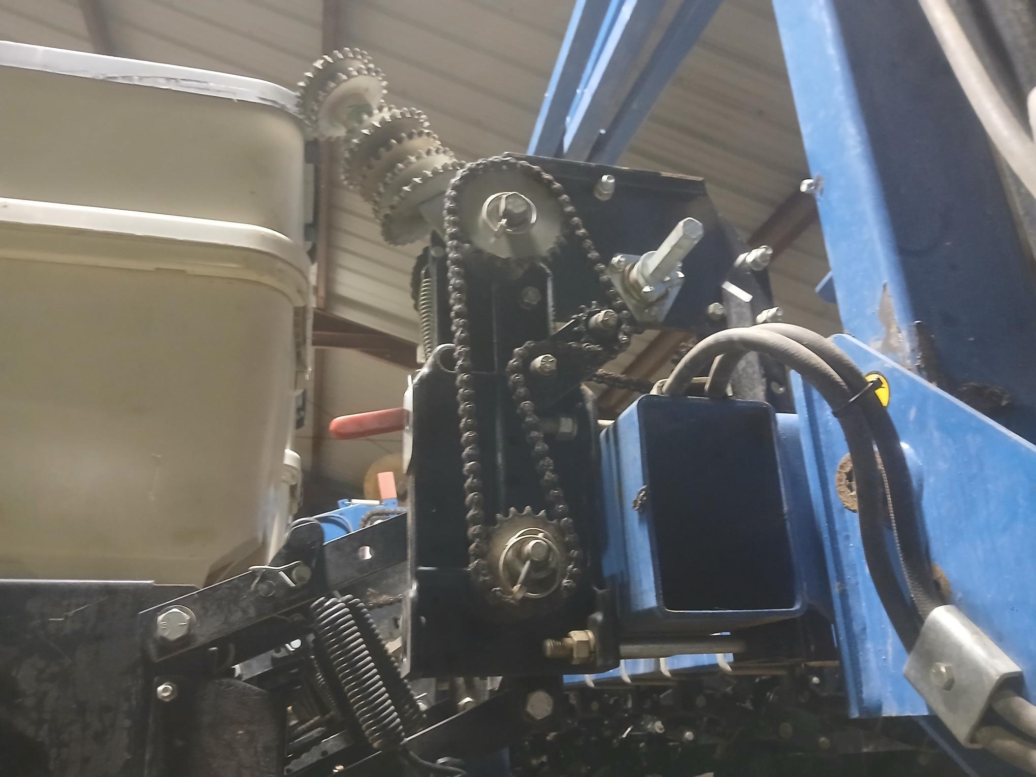 2010 Kinze 3500 Image 5