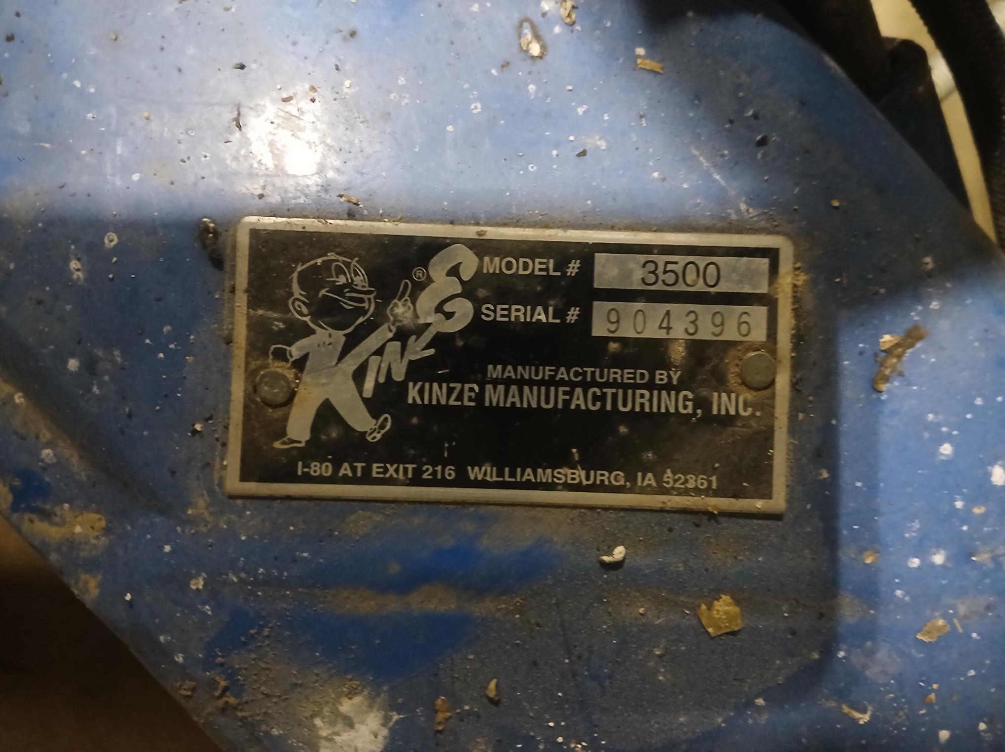 2010 Kinze 3500 Image 9