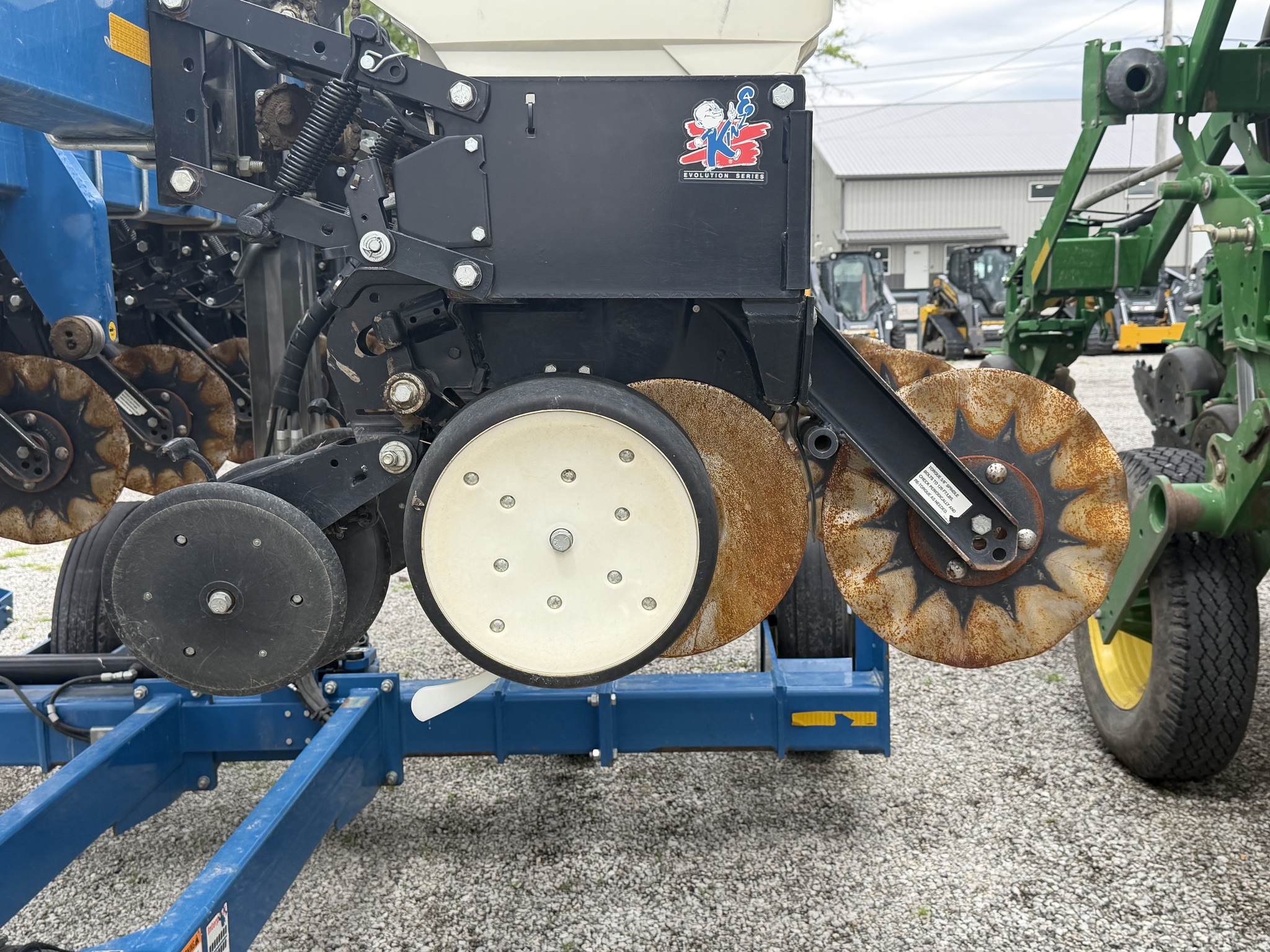 2010 Kinze 3500 Image 6