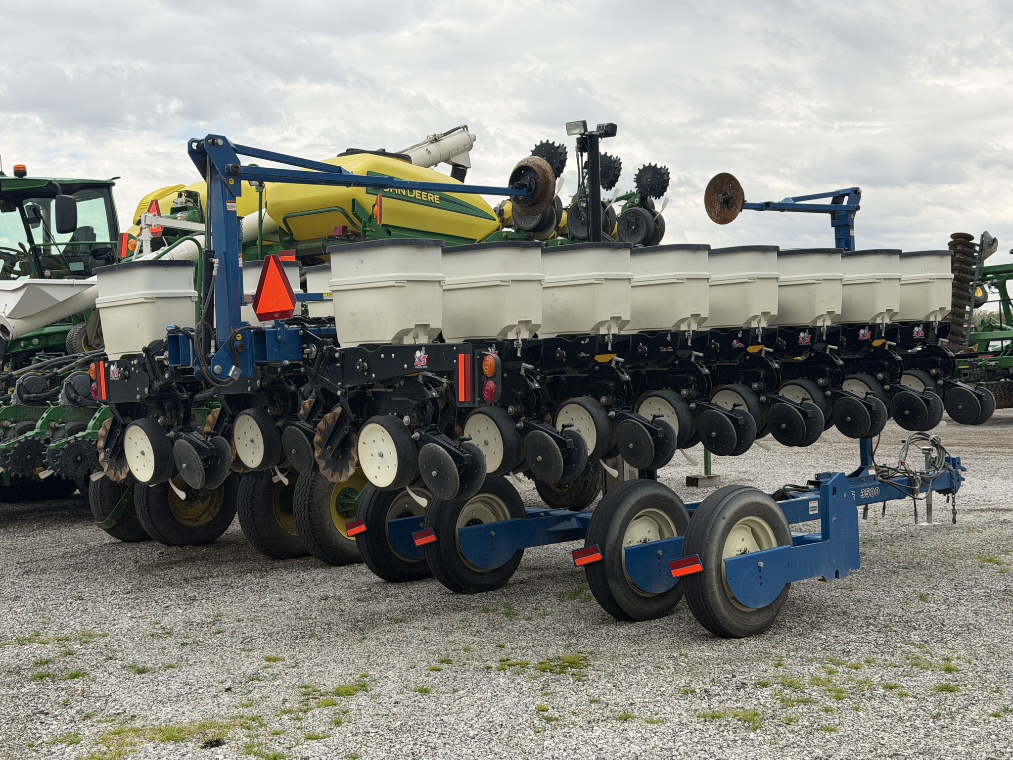 2010 Kinze 3500 Image 4