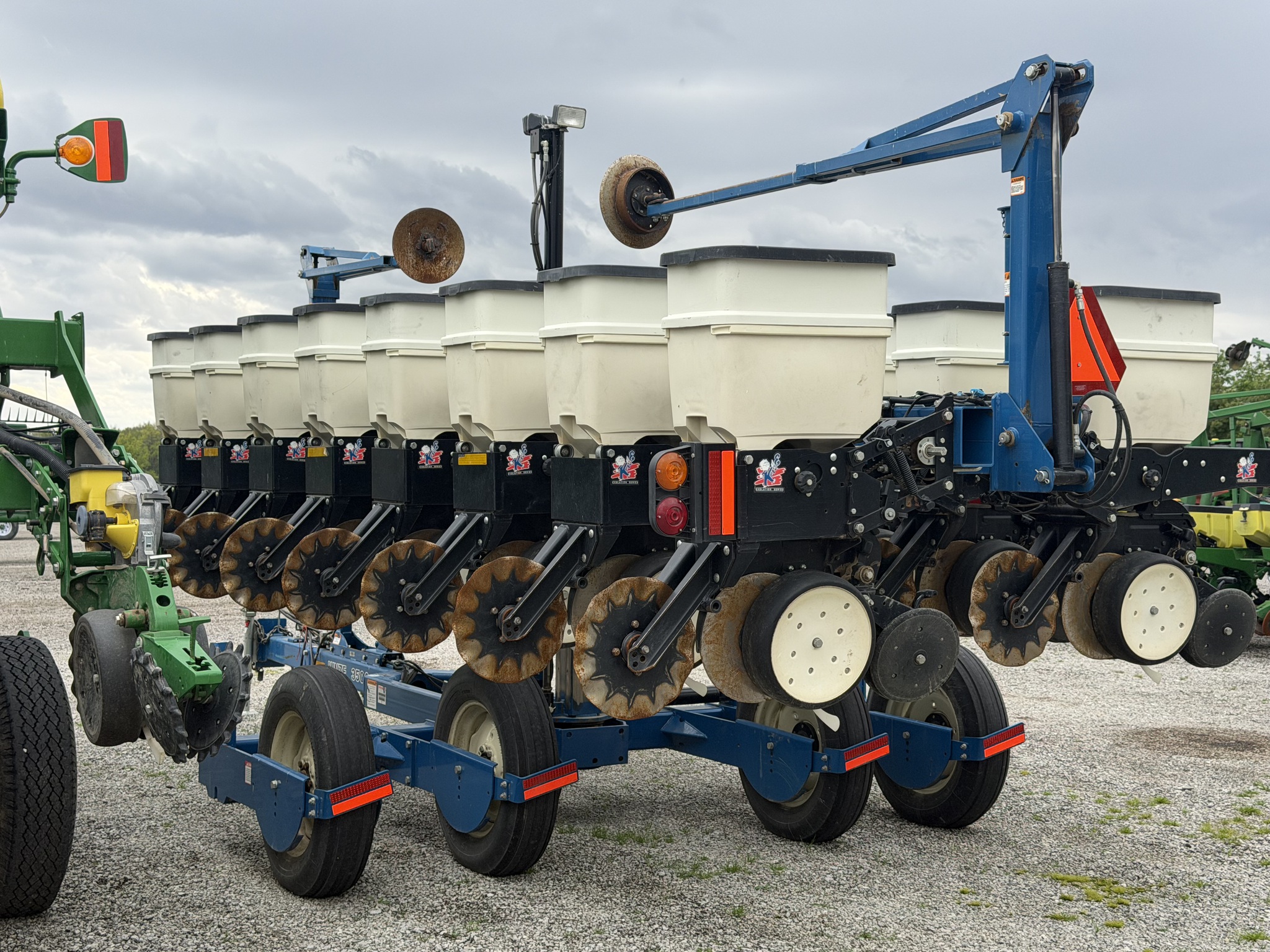 2010 Kinze 3500 Image 5
