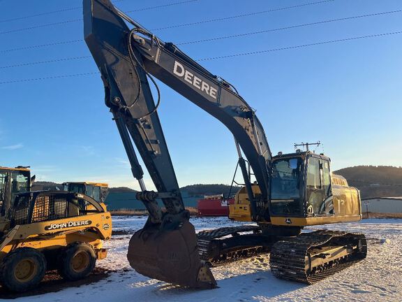 Photo of a 2020 John Deere 250GLC