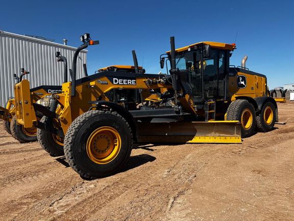 Photo of a 2022 John Deere 872G