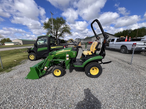 2025 John Deere 1025R - Photo8