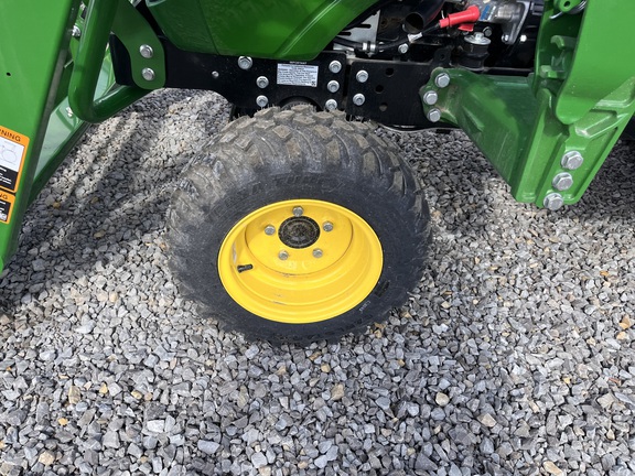 2025 John Deere 1025R - Photo9