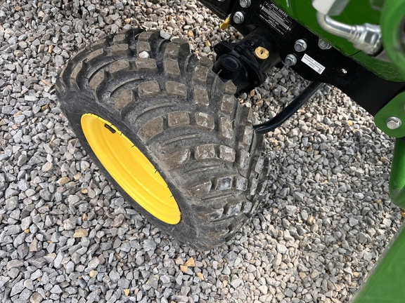 2025 John Deere 1025R - Photo12