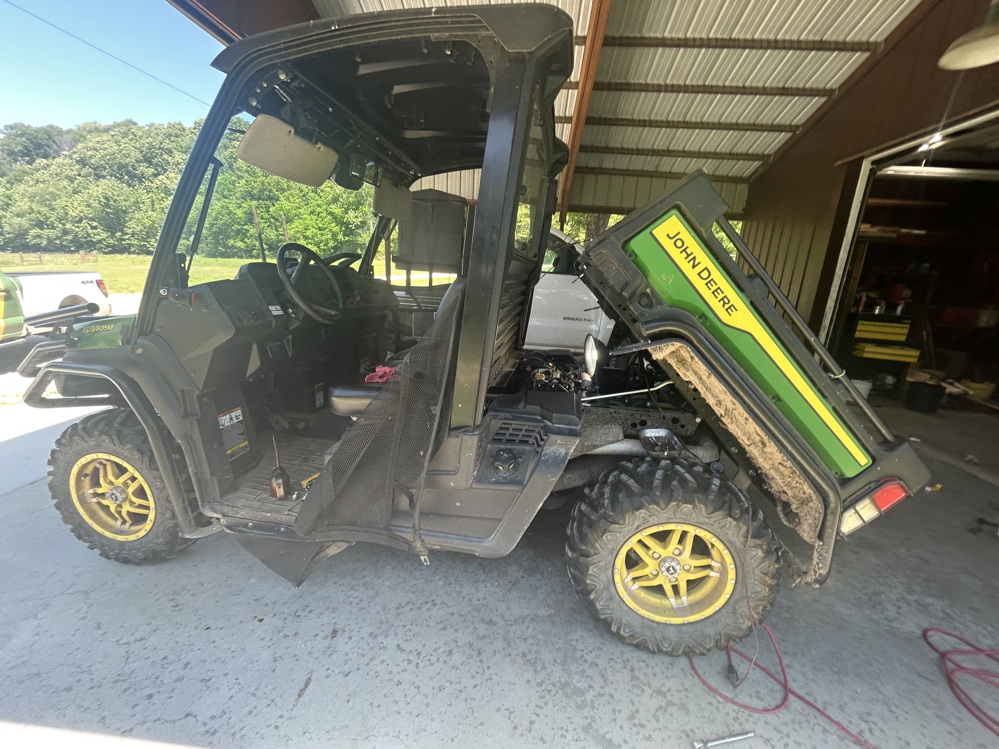  2023 John Deere XUV 835M at Heritage Tractor in Anderson, MO
