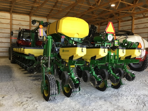 2025 John-Deere 1775NT