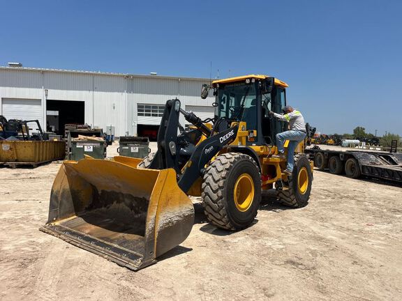 Photo of a 2024 John Deere 524P