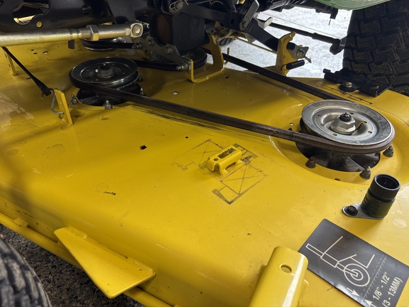 2021 John Deere X734 - Photo4