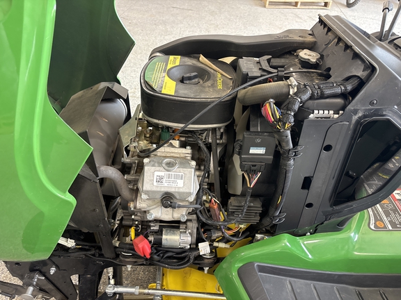 2021 John Deere X734 - Photo12