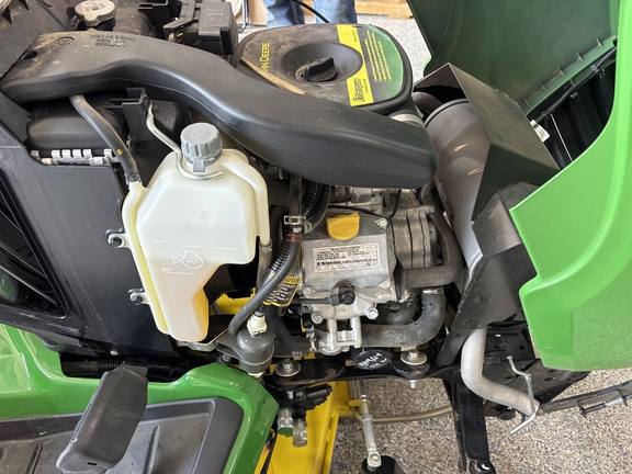 2021 John Deere X734 - Photo14