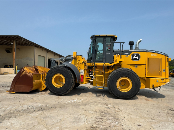 2023 John Deere 744 P