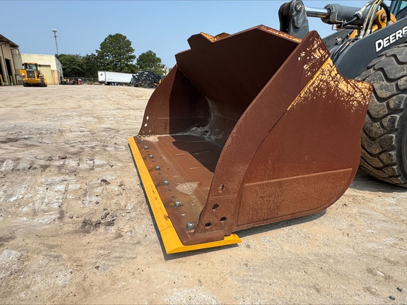 2023 John Deere 744 P