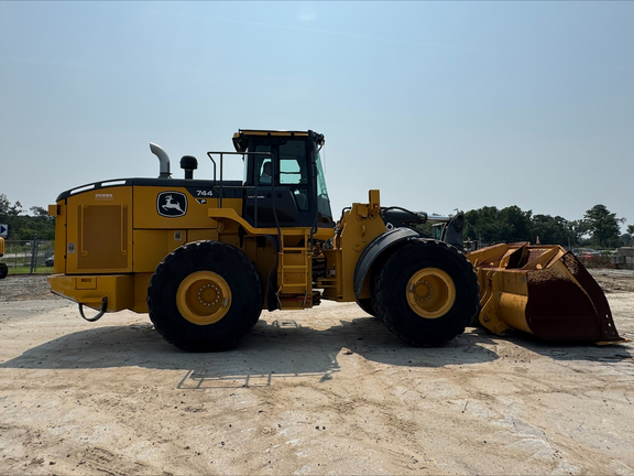 2023 John Deere 744 P